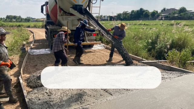 🚜🛣️ เทศบาลตำบลเมืองยาว ลงพื้นที่ตรวจติดตามการดำเนินโครงการก่อสร้างเพื่อพัฒนาโครงสร้างพื้นฐานในพื้นที่