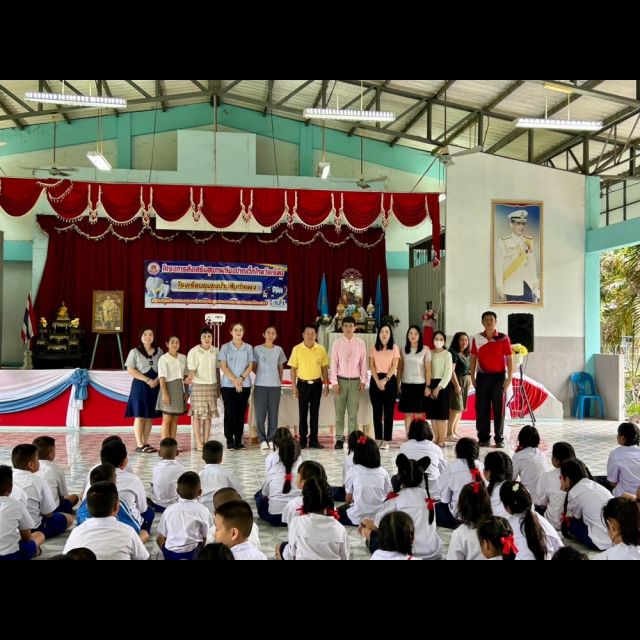 วันพุธ ที่ 21 สิงหาคม 2567 โดย นายพงษ์ศักดิ์ แก้วปินตา นายกเทศมนตรีตำบลเมืองยาว ได้มอบหมายให้ นายกิตติภณ ใจ๋คำต๋า รองนายกเทศมนตรีตำบลเมืองยาว ได้เป็นประธานกล่าวเปิดโครงการ“ส่งเสริมสุขภาพช่องปากเด็กไทยวัยเรียน“ ตามที่ โรงเรียนชุมชนบ้านสันกำแพง ที่ได้รับงบประมาณจากกองทุนหลักประกันสุขภาพตำบลเมืองยาว