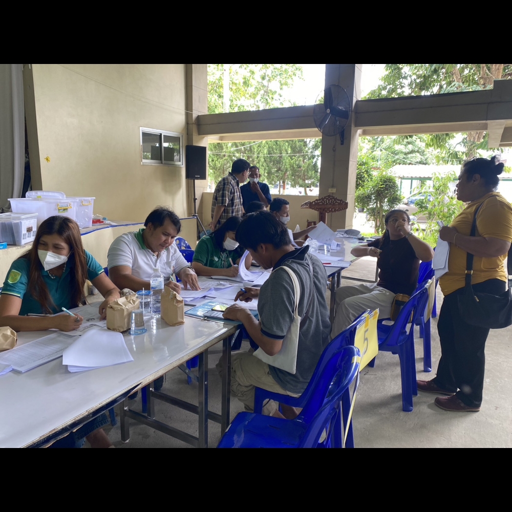 สำนักงานที่ดินจังหวัดลำปาง ออกบริการประชาชนในเขตพื้นที่ตำบลเมืองยาว ตามโครงการจัดที่ดินทำกิน ให้ชุมชนตามนโยบายของรัฐบาล และ กทช พื้นที่ป่าสงวนแห่งชาติ ป่าแม่ยาว จังหวัดลำปาง จำนวน 240 ราย ในวันที่ 15 กรกฎาคม 2566 ณ ห้องประชุม เทศบาลตำบลเมืองยาว
