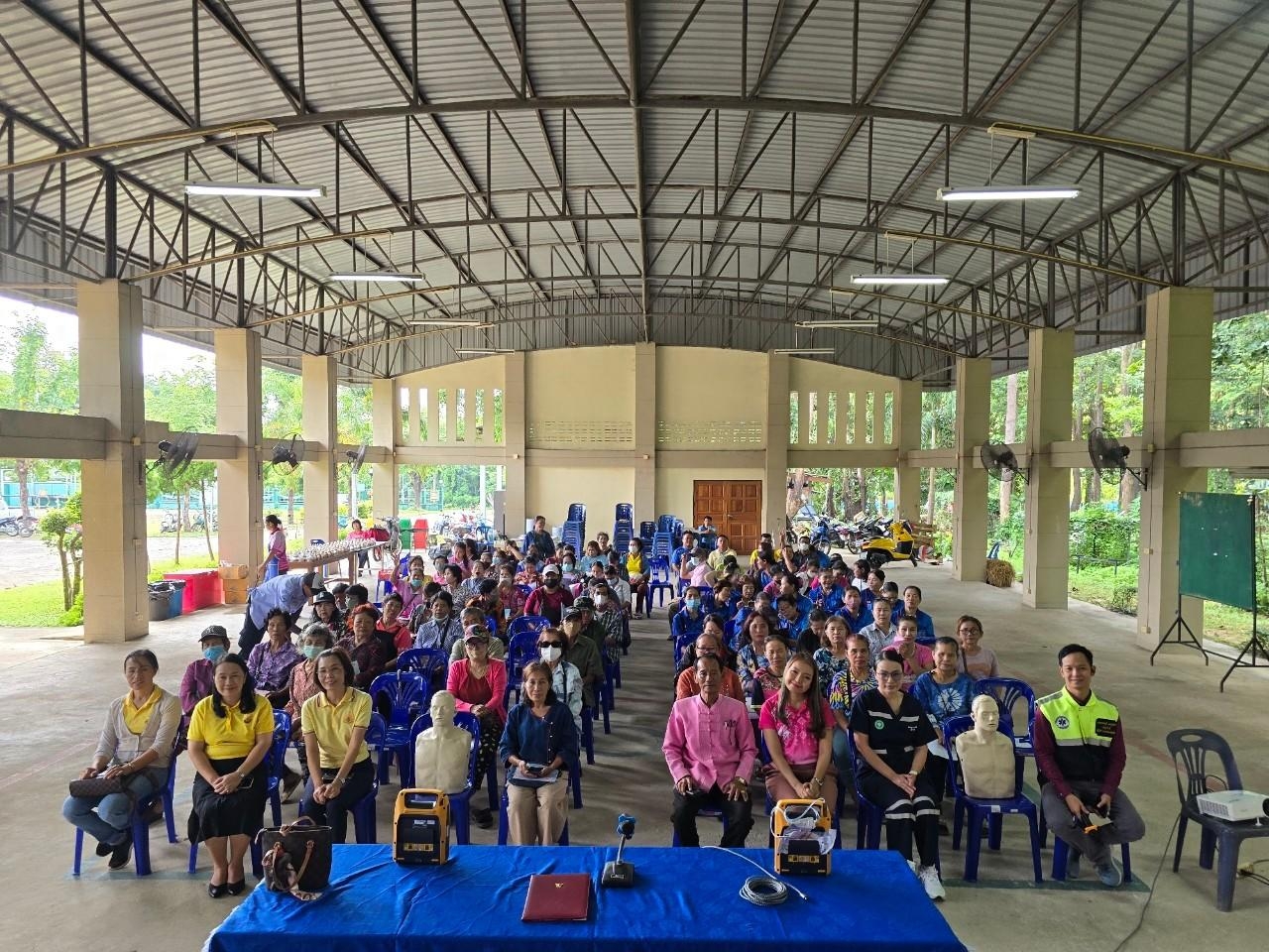 วันที่ 3-5 เดือน กันยายน พ.ศ. 2567 งานสาธารณสุขและสิ่งแวดล้อม (สำนักปลัด) ได้จัดทำโครงการอบรมหมอหมู่บ้านในพระราชประสงค์ ณ หอประขุมเทศบาลตำบลเมืองยาว โดยมี นายพงษ์ศักดิ์ แก้วปินตา นายกเทศมนตรีตำบลเมืองยาว และนางอัมพร อินต๊ะเงิน รองนายกเทศมนตรีตำบลเมืองยาว ได้ให้เกียรติเป็นประธานเปิดโครงการในครั้งนี้