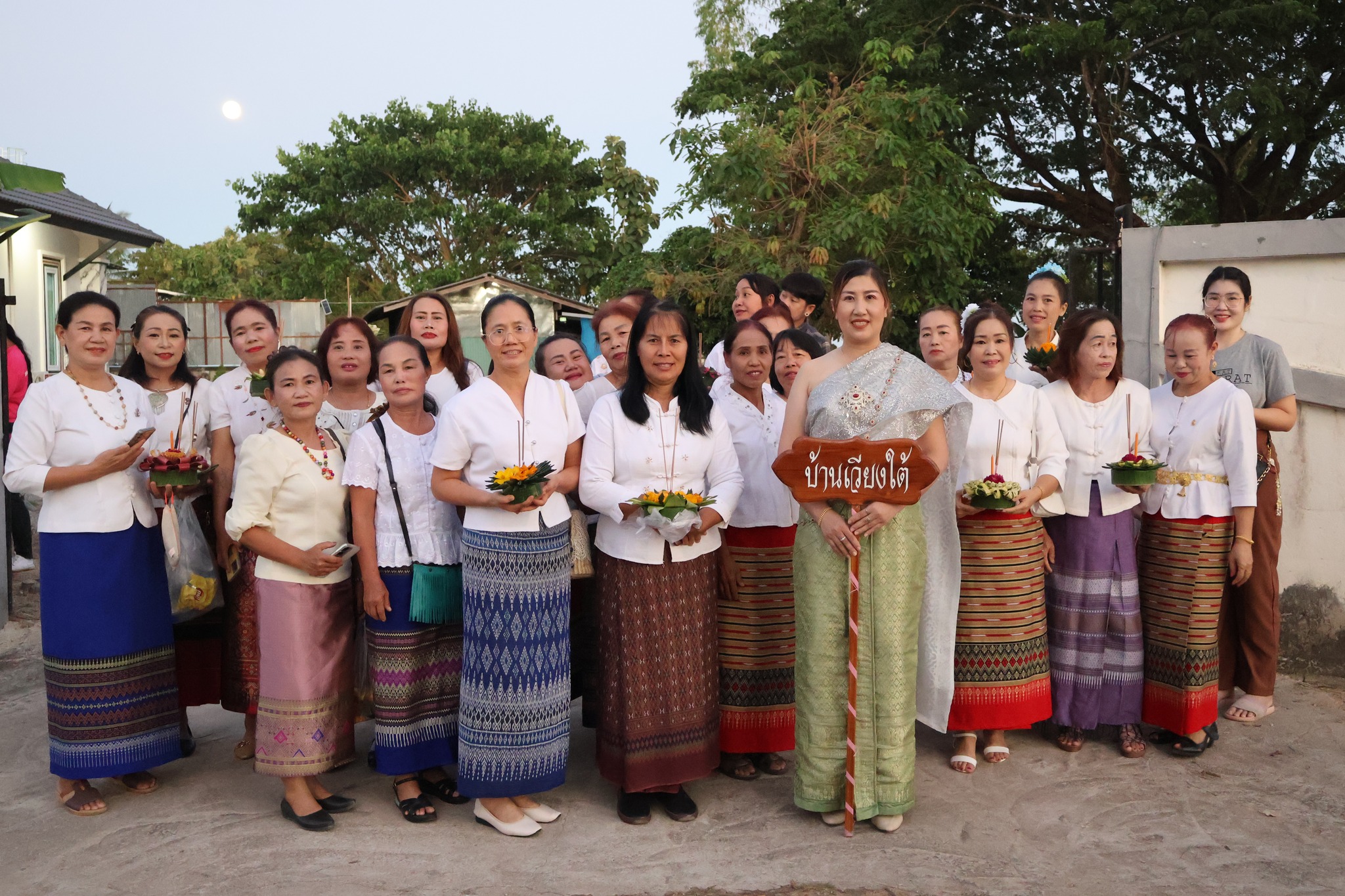 วันศุกร์ที่ 15 พฤศจิกายน พ.ศ. 2567 เทศบาลตำบลเมืองยาว นำโดยนายพงษ์ศักดิ์ แก้วปินตา นายกเทศมนตรีตำบลเมืองยาว พร้อมด้วยคณะผู้บริหาร คณะสมาชิกสภาเทศบาลตำบลเมืองยาว กำนันผู้ใหญ่บ้าน หัวหน้าส่วนราชการ พนักงานเทศบาล และประชาชนในพื้นที่ตำบลเมืองยาว รวมถึงประชาชนในหมู่บ้านใกล้เคียง ได้ร่วมกิจกรรมโครงการประเพณีลอยกระทงตำบลเมืองยาว ประจำปีงบประมาณ พ.ศ. 2568